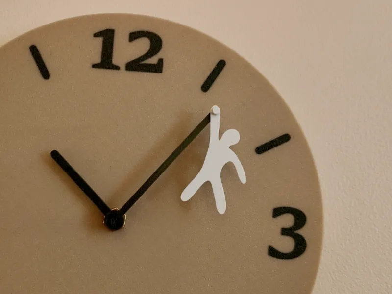 The 'Hang in there' clock, funny man wall clock