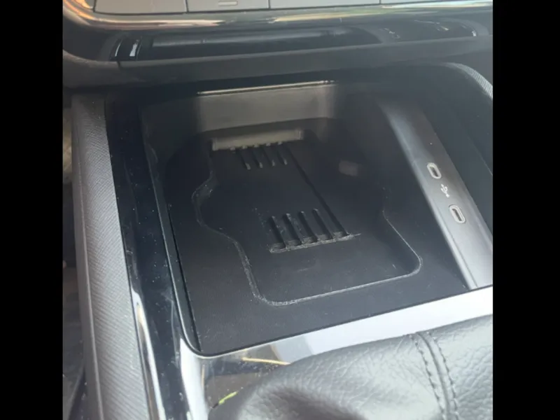 Škoda Kamiq 2025 wireless charger inlay