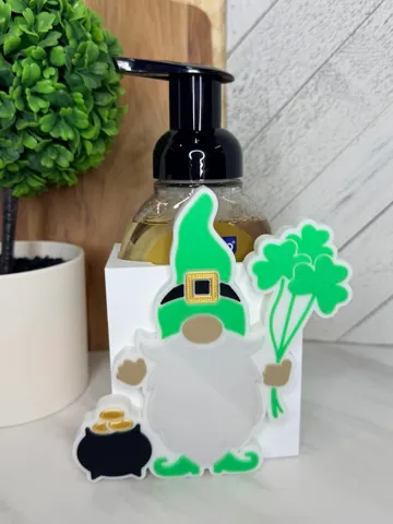 Adorno temático: Interchangeable Cover - St. Patrick's Day Gnome — vista de referencia 2