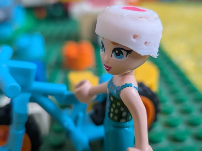 Brick Minifigure Heart Helmet