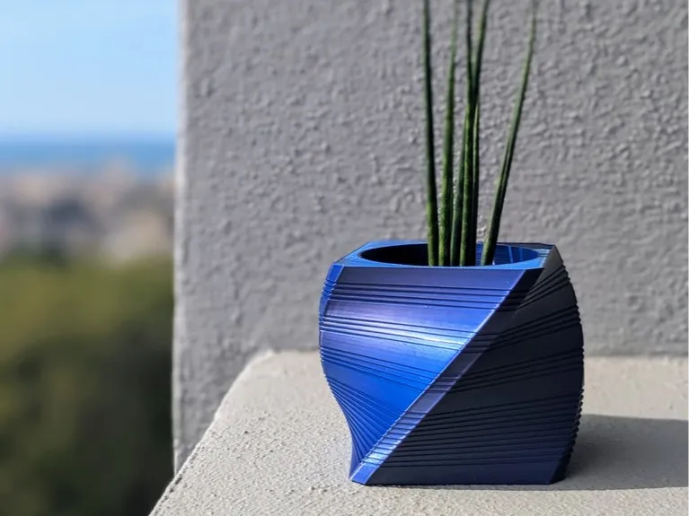 Stylish Small Vase (7 cm Diameter)