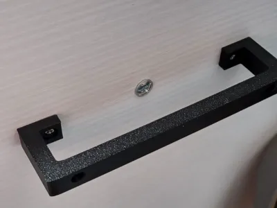 Space-saving door mount