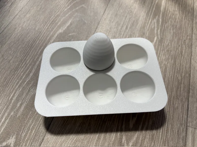 Simple toy egg with tray