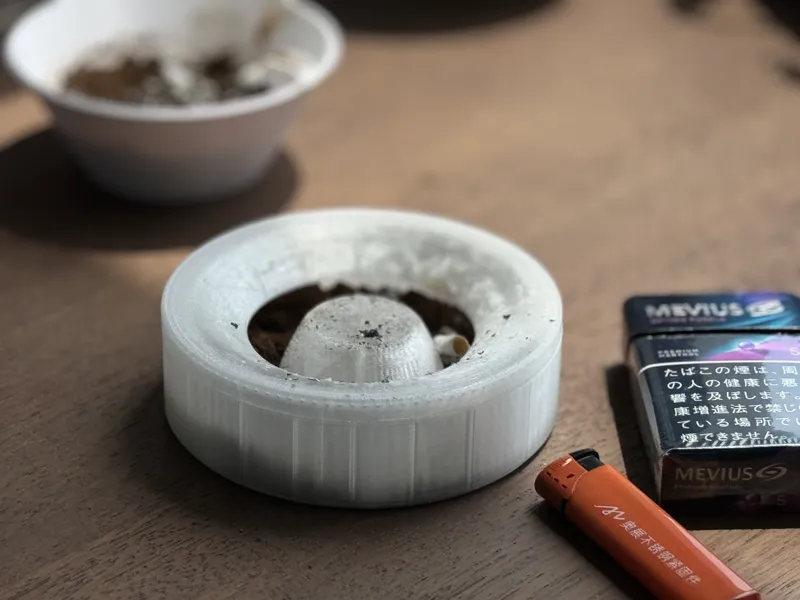 烟灰缸现代化造型