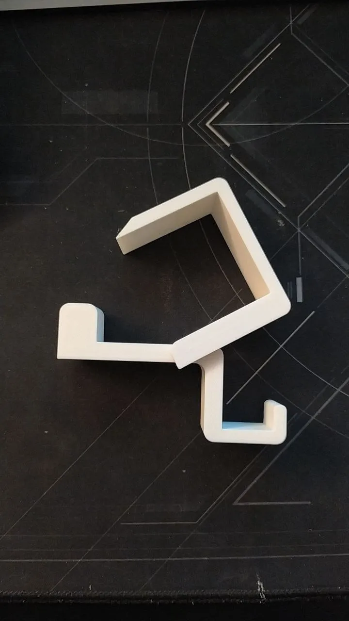 Universal Desk Hook