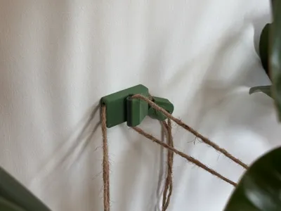 LeafTwine: Gentle Support for Large Houseplants