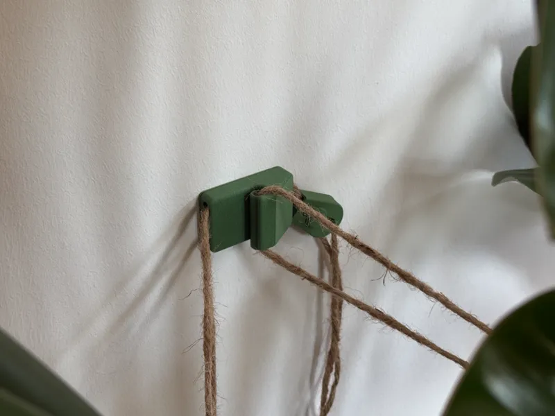 LeafTwine: Gentle Support for Large Houseplants