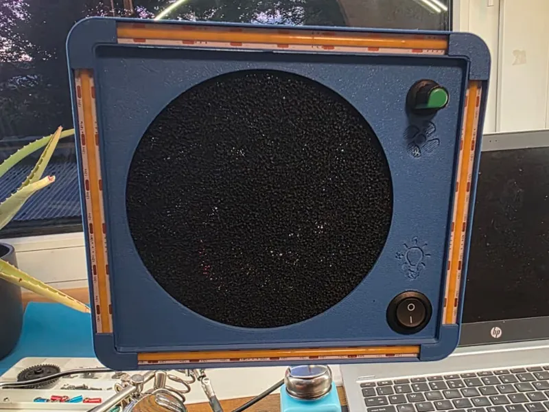 Solder fume extractor