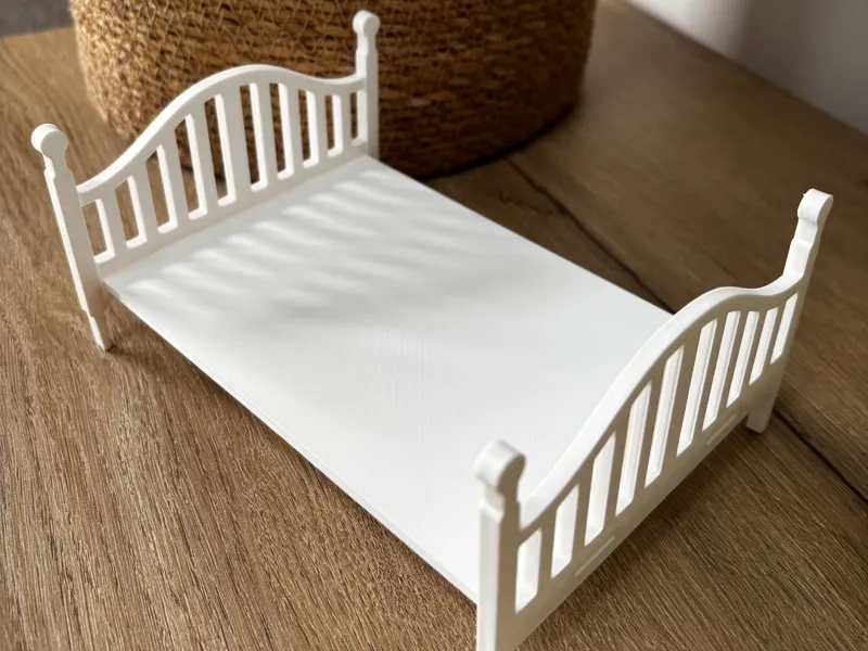 Mini Bed / Lit pour poupée