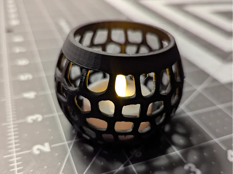 Round Voronoi Candle Holder
