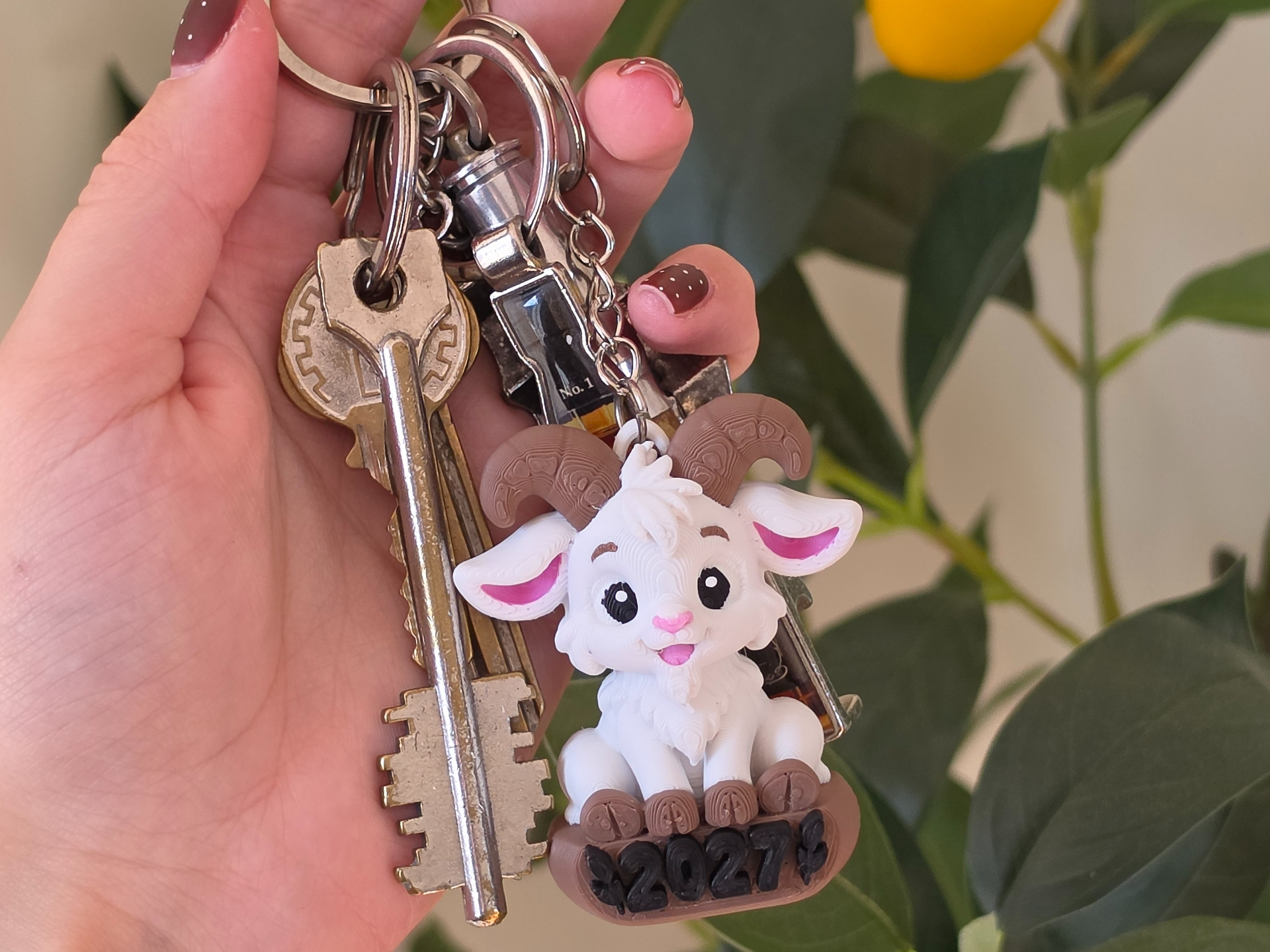 Cute Goat 2027 – Keychain & Mini Statue - 1