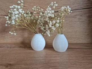 Kleine geriffelte Vase Ovalförmig