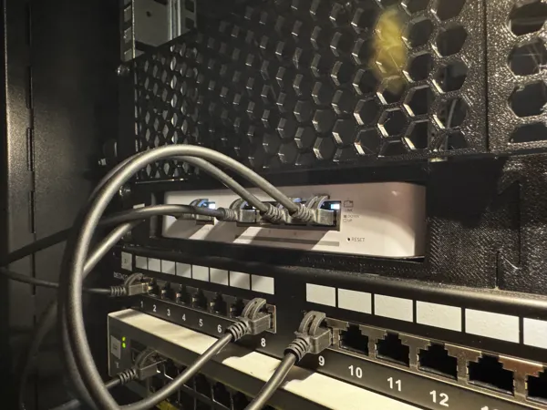 Support rack pour switch Unifi Flex XG