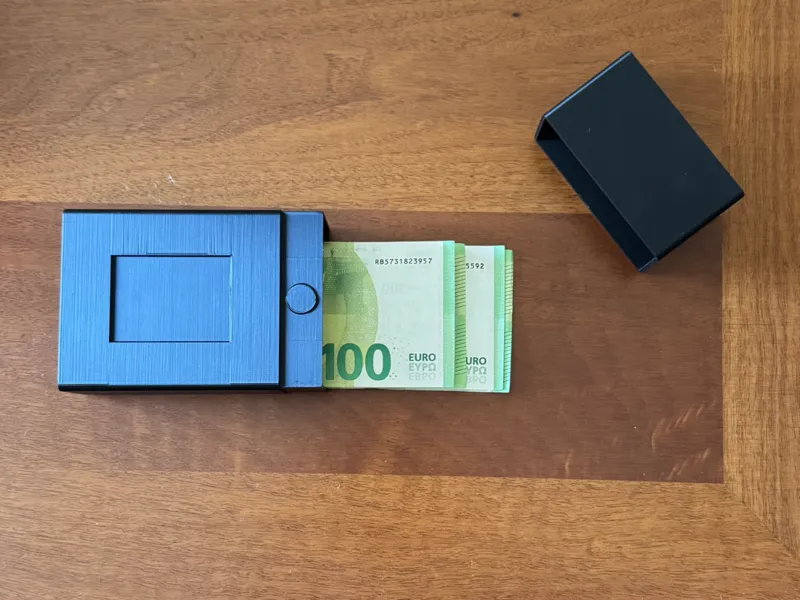 Salvadanaio Porta Banconote 100€ per 300 Banconote