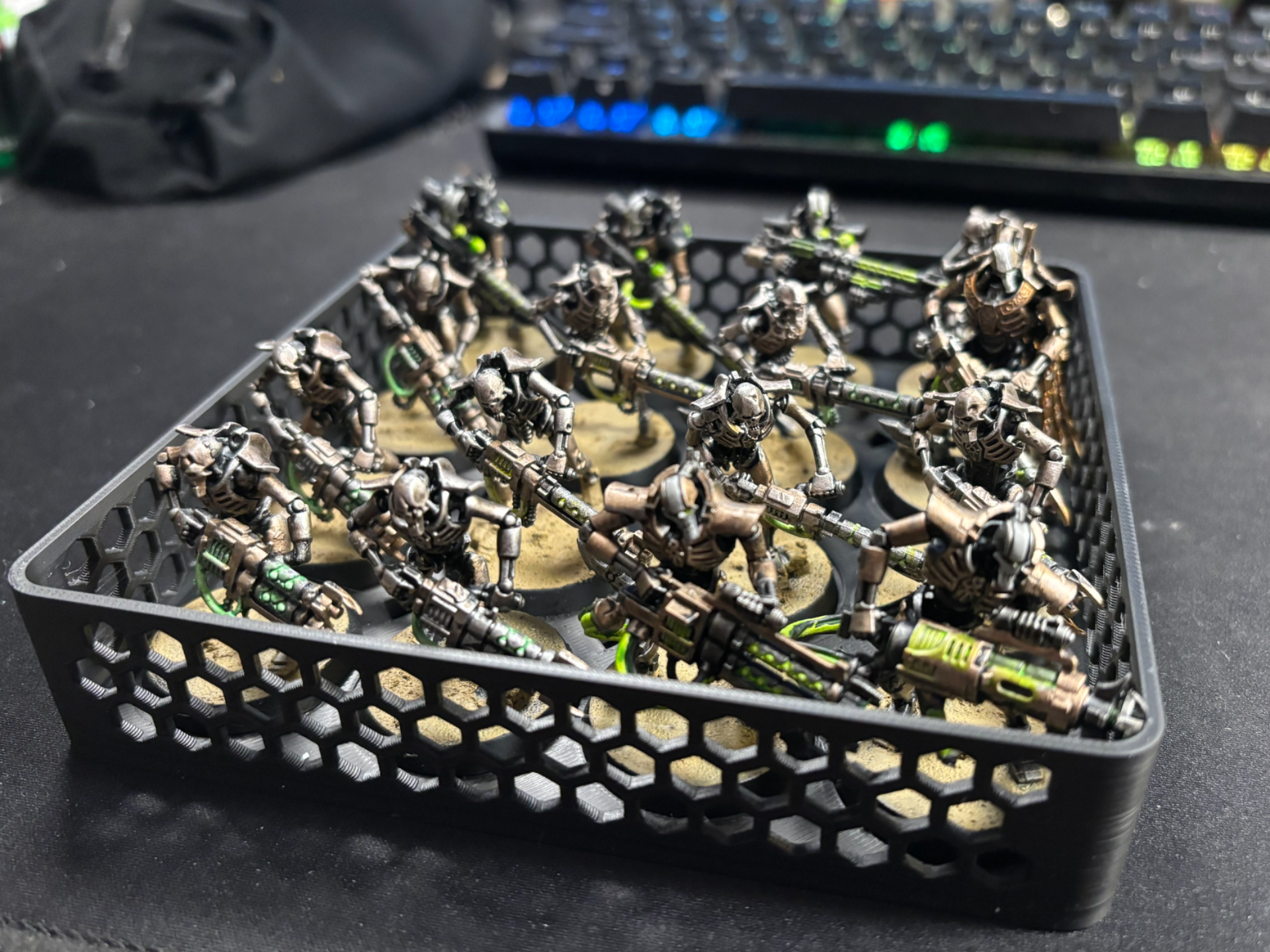 Wargaming Miniature Tray for 16 32 mm base minis