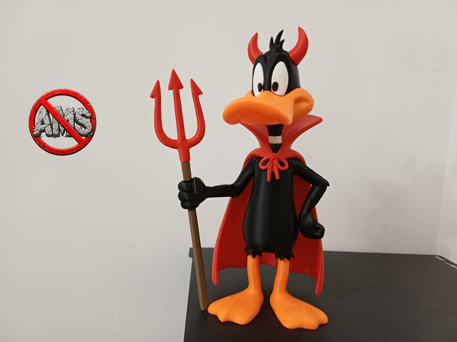 Daffy Duck As Devil / NO AMS - 1