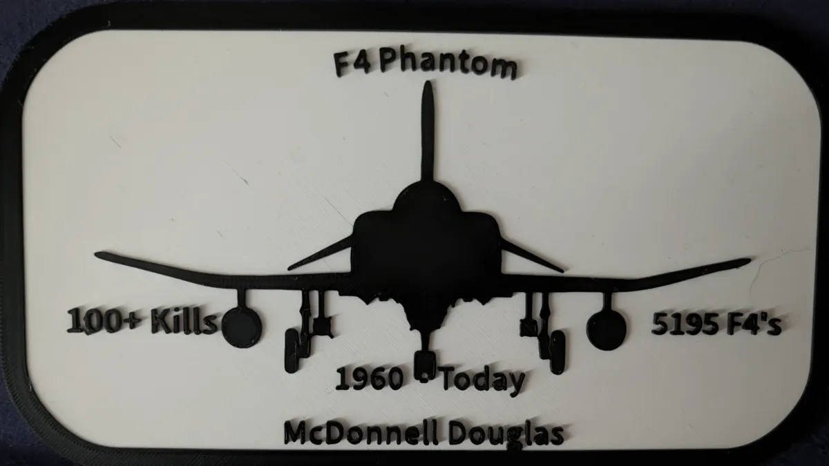 Avion F4 Phantom — pièce hommage