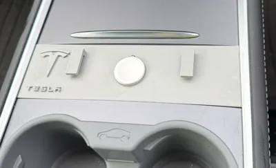 Tesla Model Y - Apple Watch Console Mount