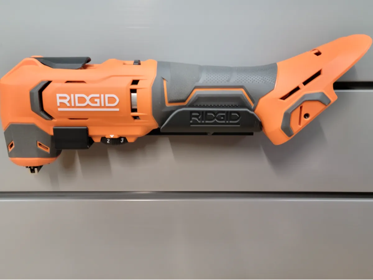 Support mural Proslat pour outil oscillant Ridgid