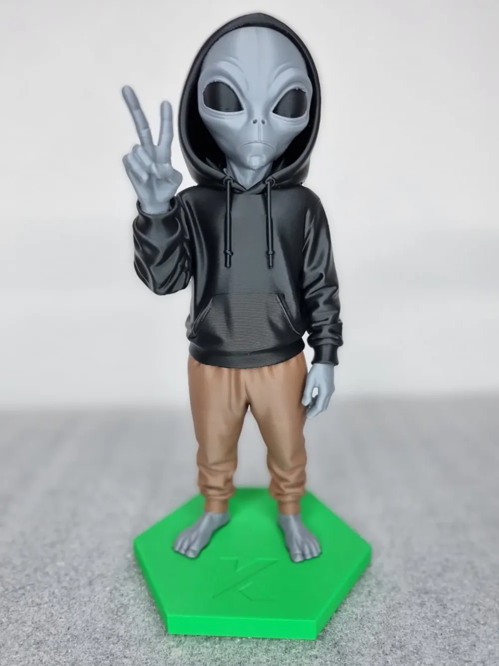 Urban Alien - Free 3D Print Model - MakerWorld