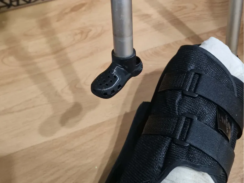 Shoes for crutches with a diameter of 19.50 crocs