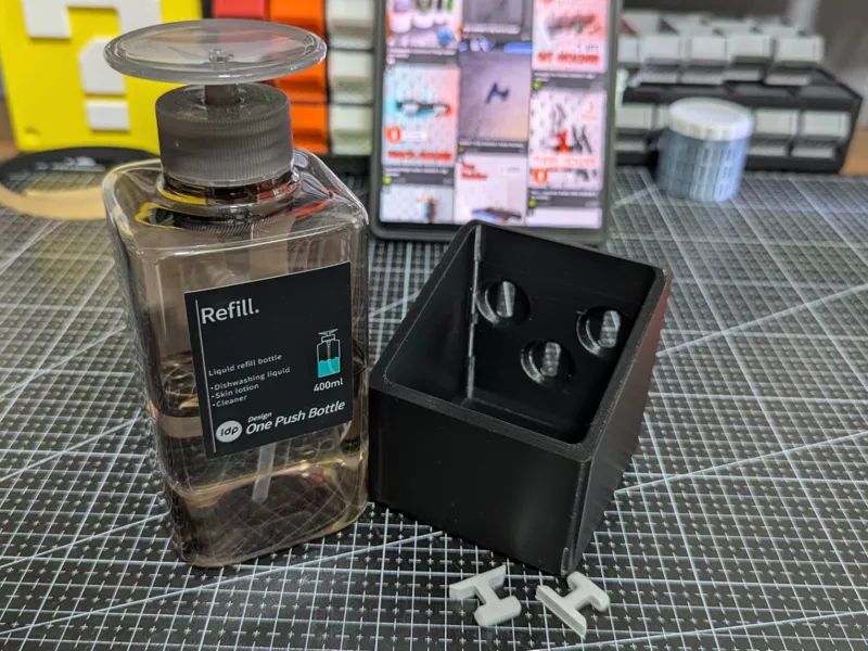 Daiso One Push Bottle 400ml on Skadis