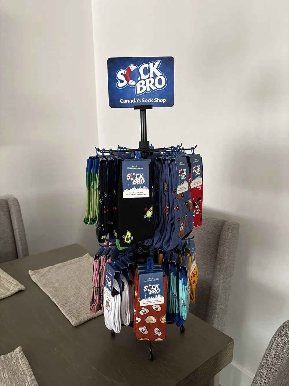 Display Rack Sign Display rack sign holder - Free 3D Print Model - MakerWorld