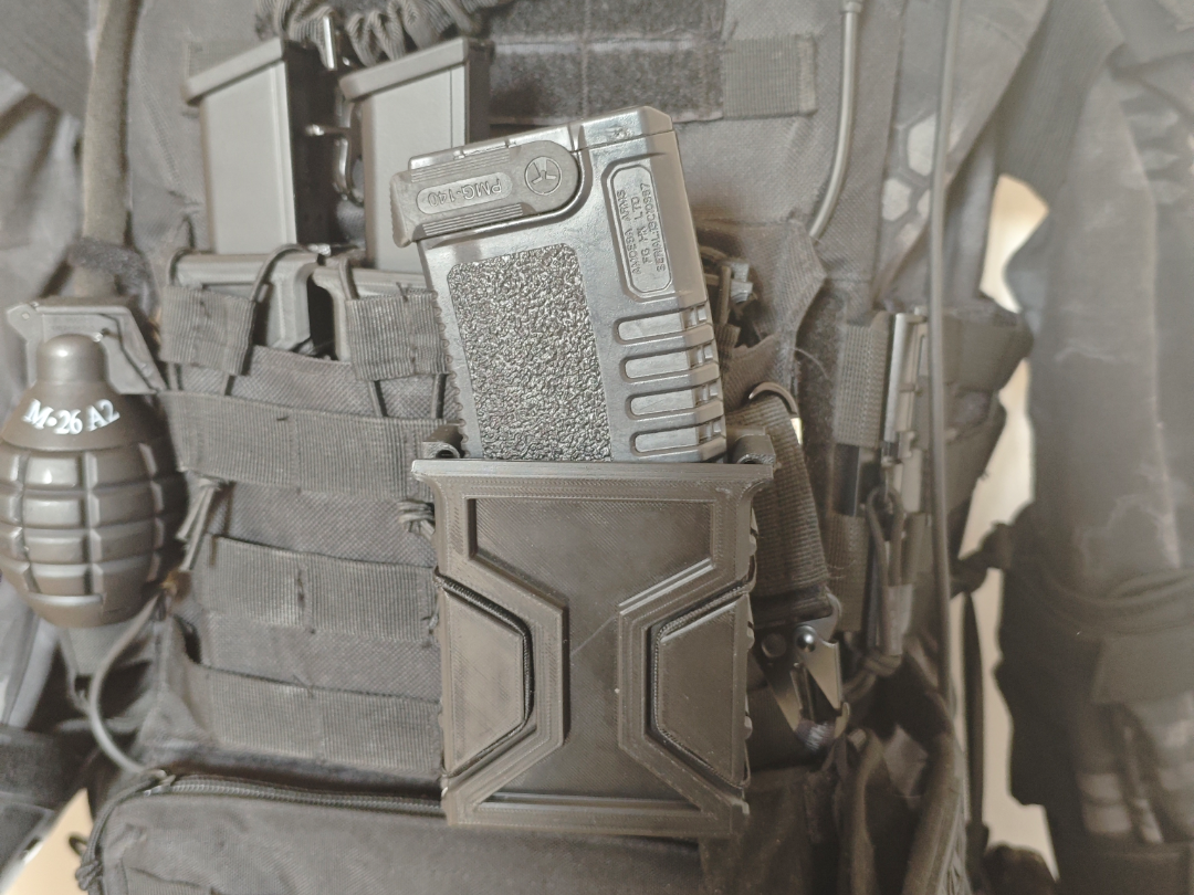 Universal AR15 / M4 Magazine Pouch – "Hex-Mag"