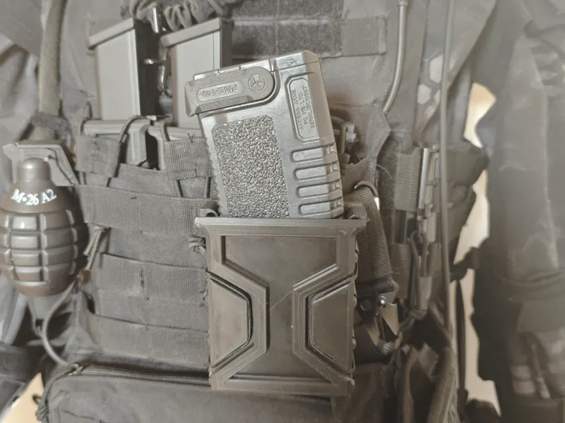 Universal AR15 / M4 Magazine Pouch – "Hex-Mag"