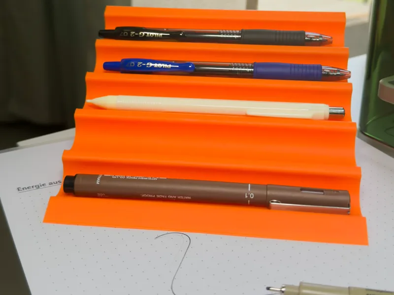 Wave-Style 3D-Printed Pen Holder