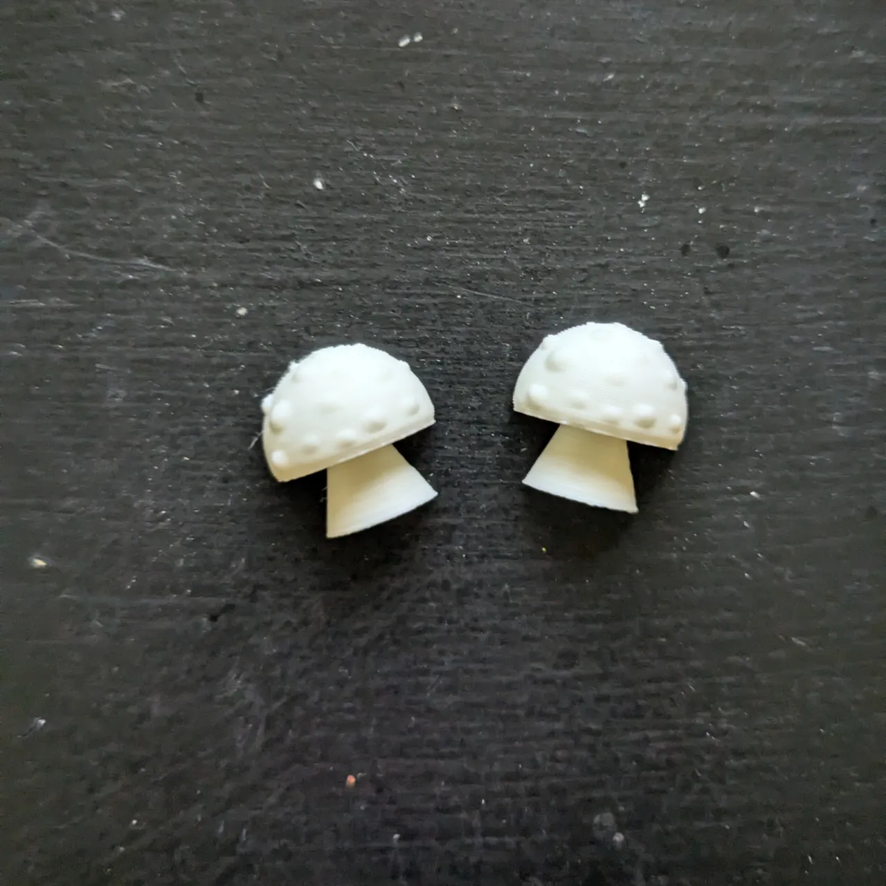 Mushroom Earrings / Magnet view 3