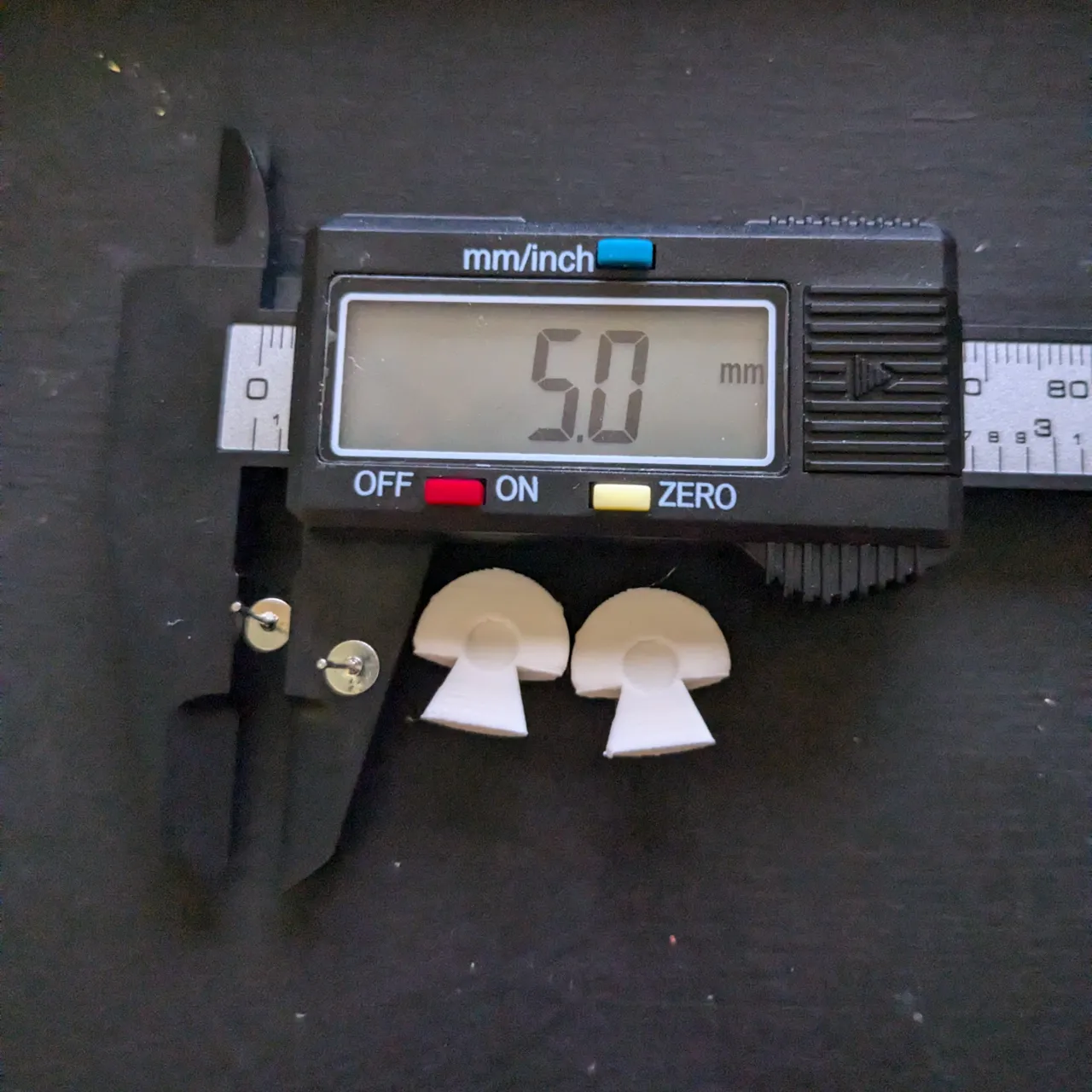 Mushroom Earrings / Magnet view 2