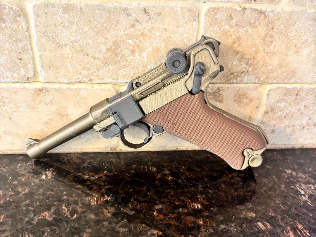 WWII Lugar w/ 9mm Bullets