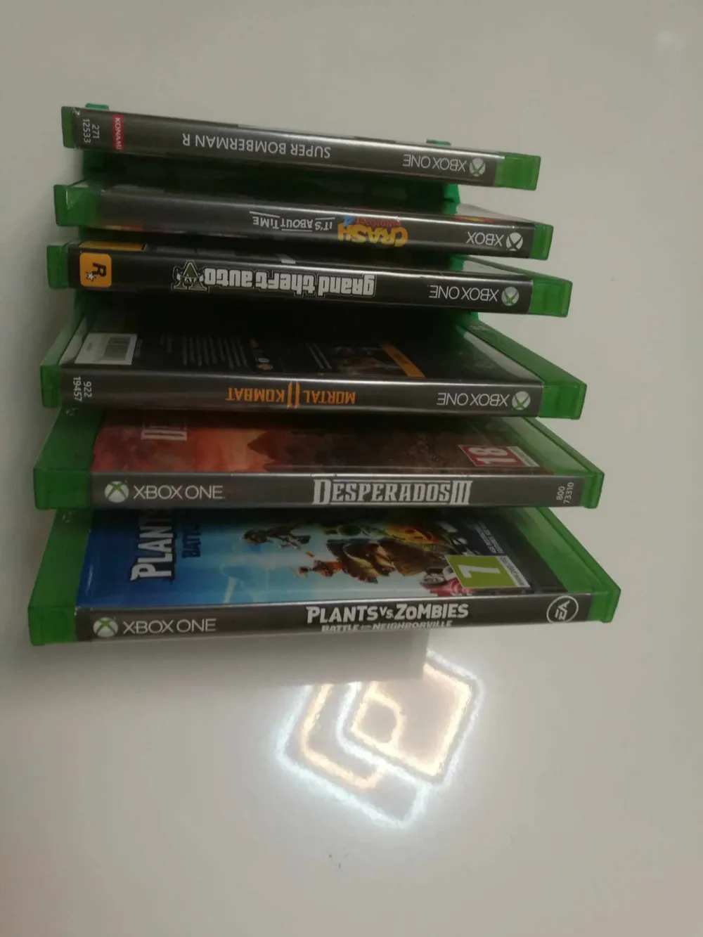 Modular wall rack for Xbox disc cases - Držák na krabicové verze Xbox ...