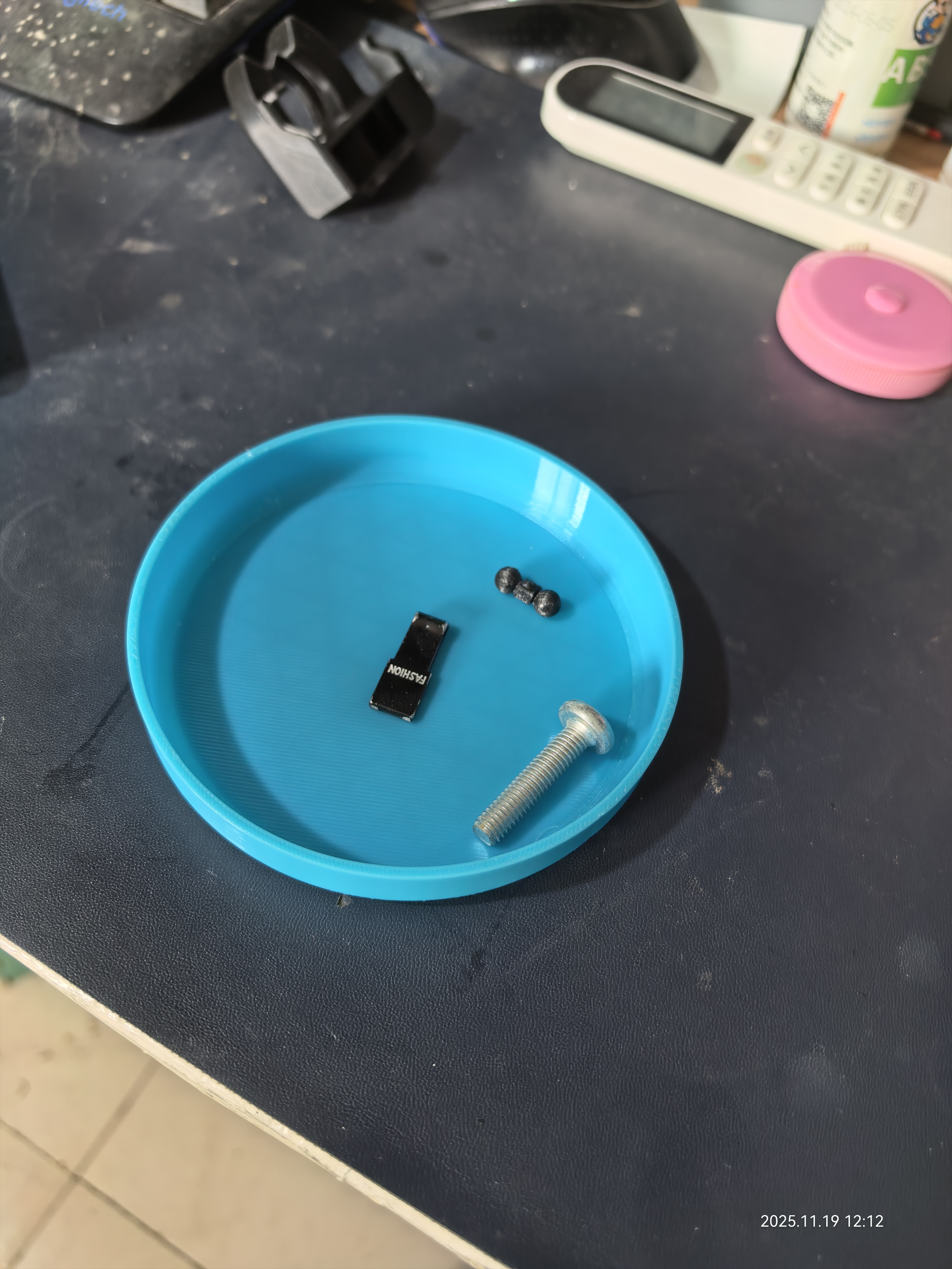 Miniatura 1 do modelo 3D 零件小盘圆盘方盘小托盘方零件螺丝钉盒维修螺丝零件收纳盘