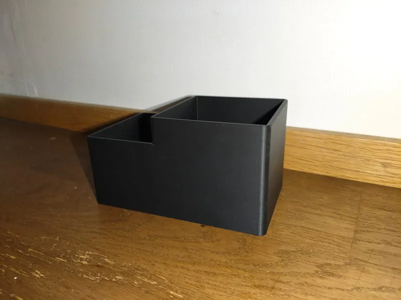 Tabletop trash bin