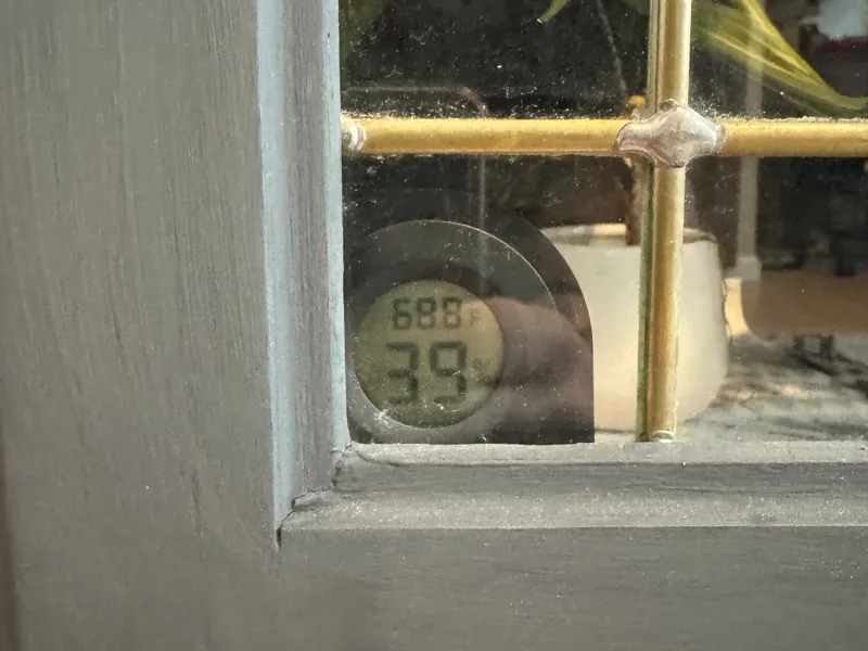 Hygrometer Corner Mount