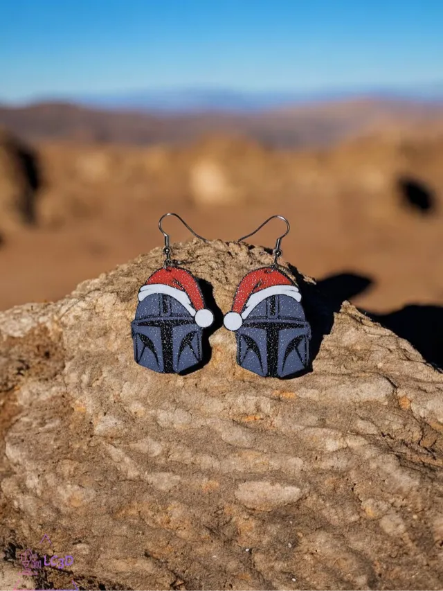 Santa-lorian (The Mandalorian) earrings