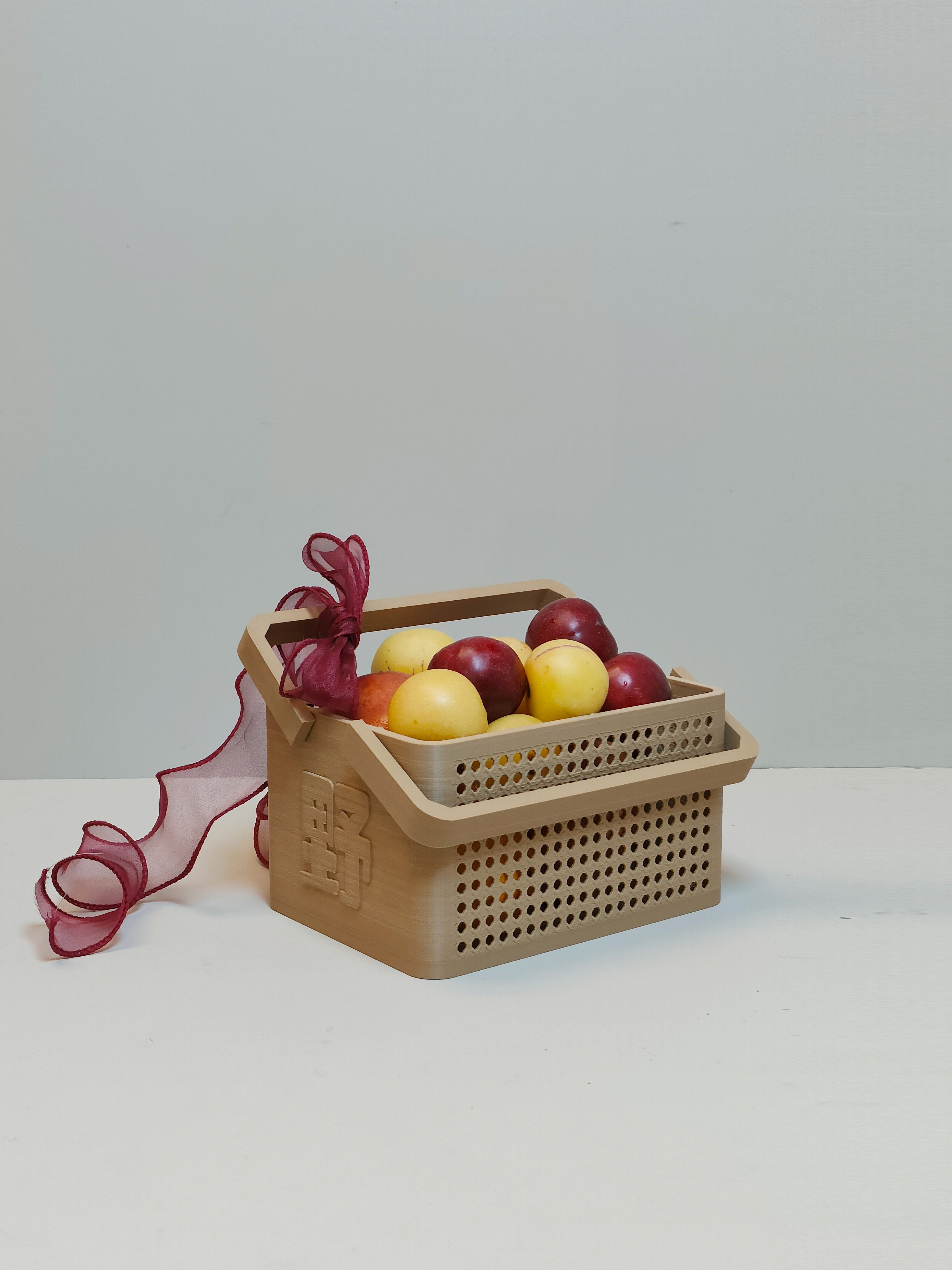 Miniatura 4 do modelo 3D 藤编提篮（有大中小三号可选）