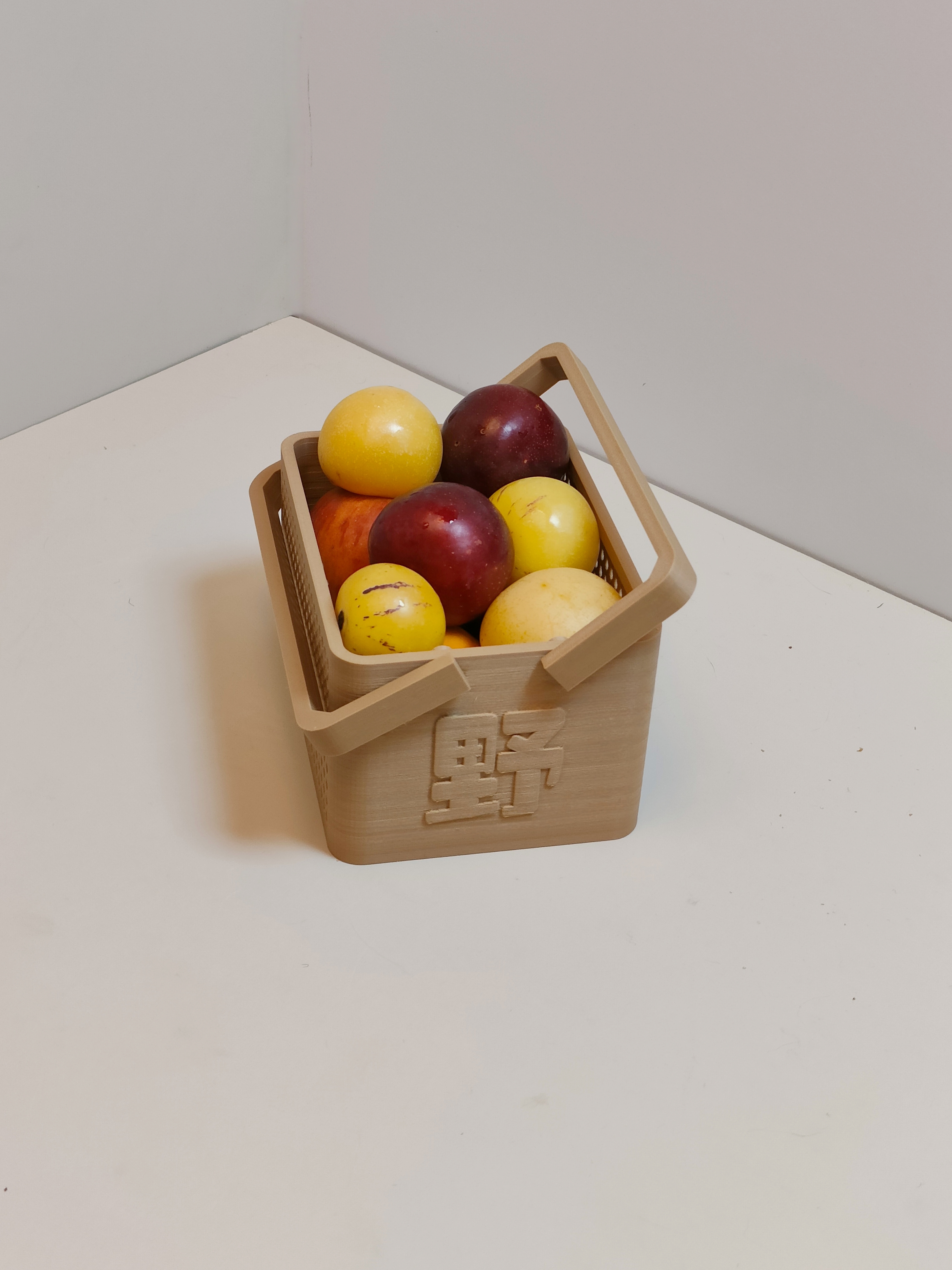 Miniatura 5 do modelo 3D 藤编提篮（有大中小三号可选）