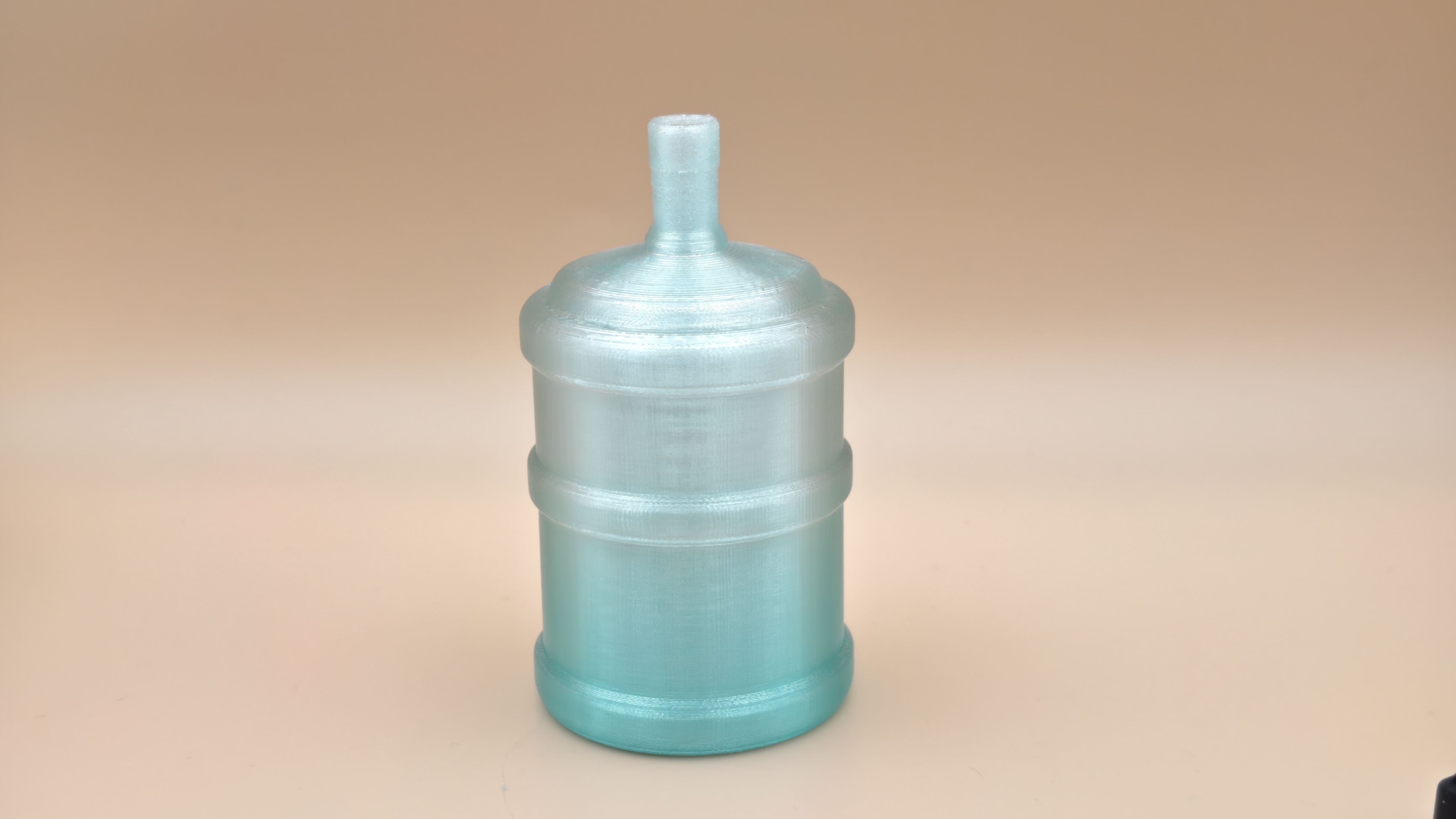 Miniatura 2 do modelo 3D 可以盛水的矿泉水桶