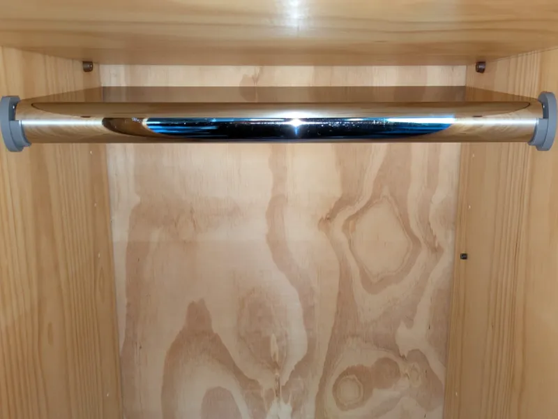 Kleiderstangenhalter für Ovalstange