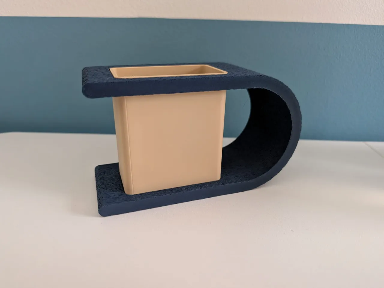 Curved Minimalist Pen Holder view 2