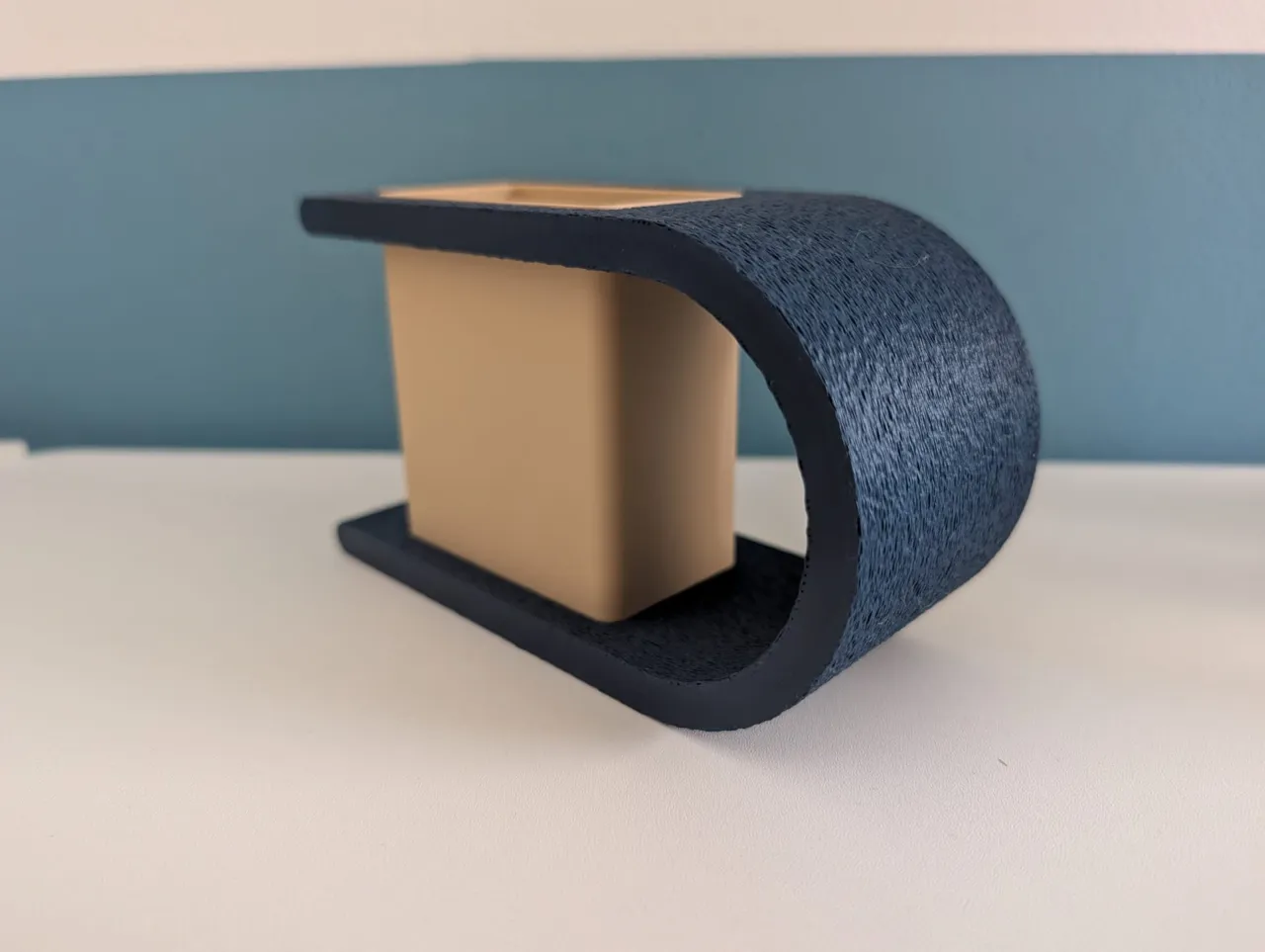 Curved Minimalist Pen Holder view 3