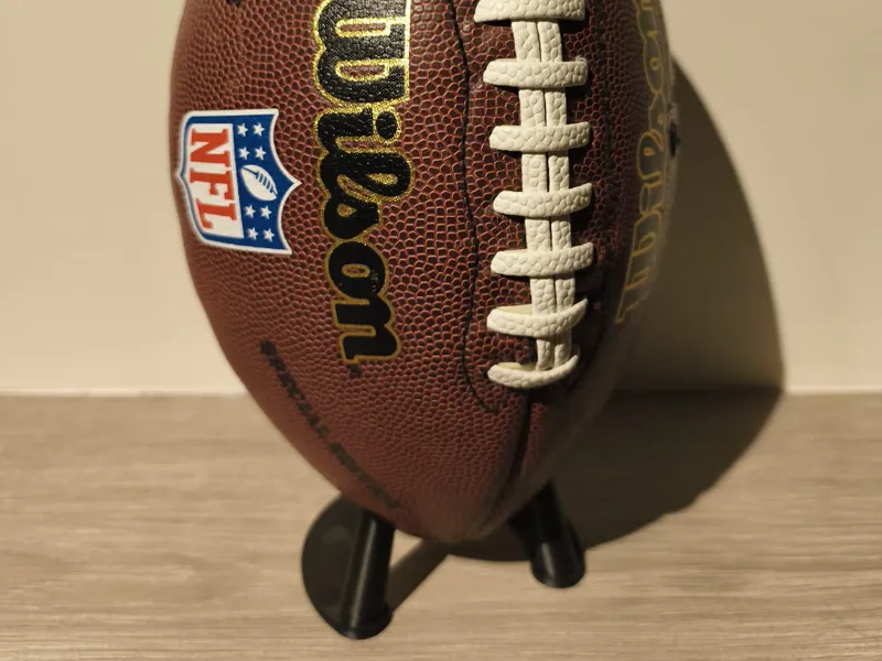 Présentoir de ballon de football américain