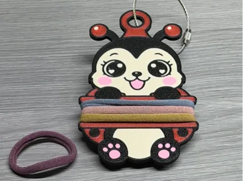 Accesorio para sujetar ligas de cabello: Lady Bug Hair Tie Holder Keychain — referencia de MakerWorld