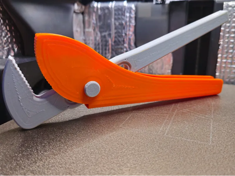 Self-Gripping Parrot Wrench