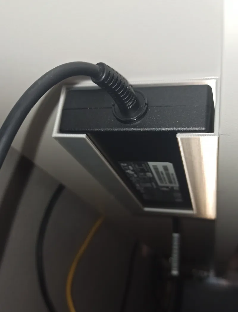 Laptop-Netzteilhalterung