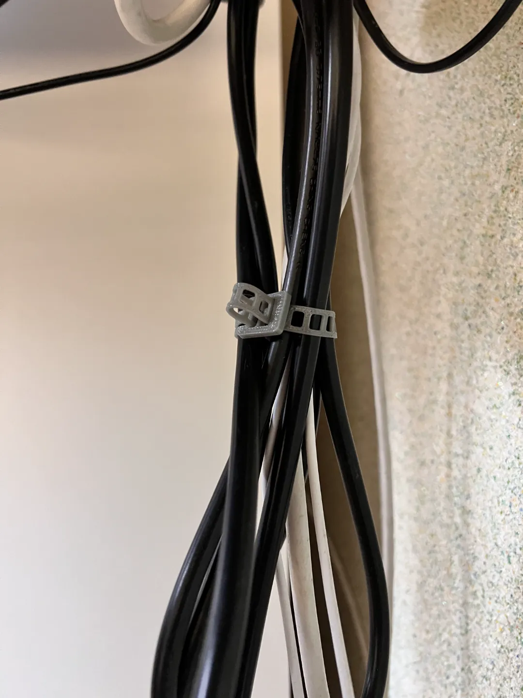 [Remix] reusable zip tie view 4