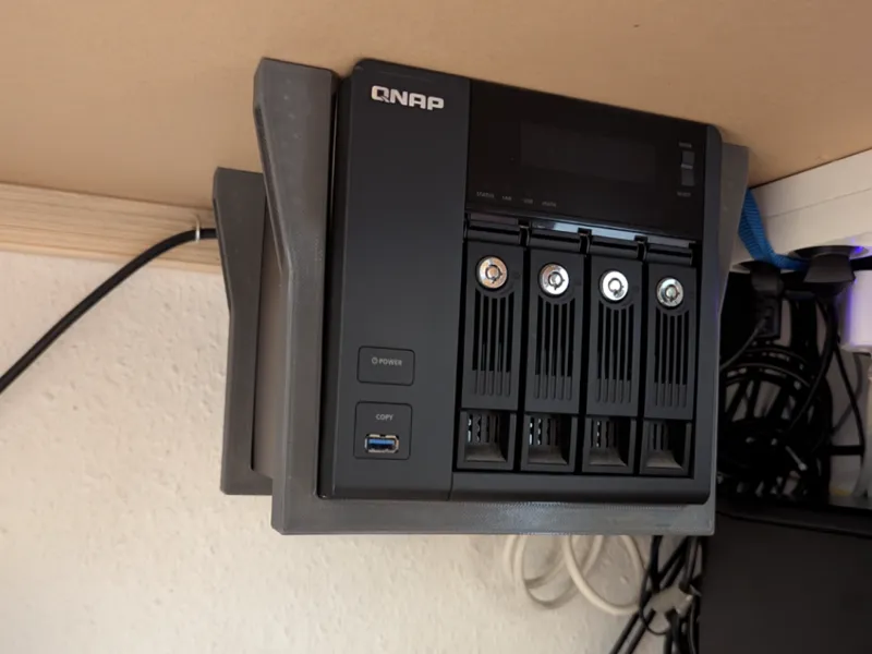 QNab NAS under table installation